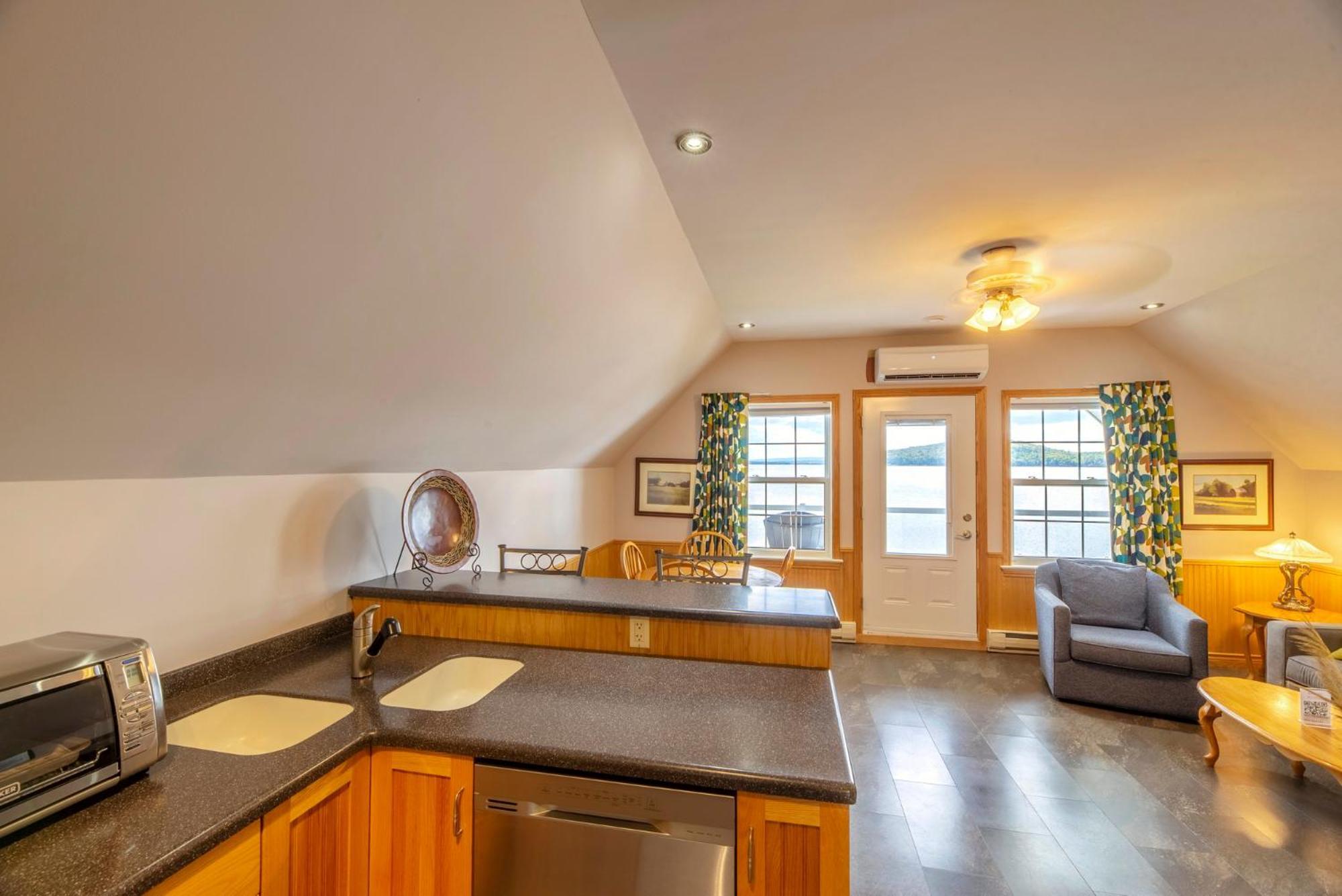 Keltic Quay Cottages & Bayfront Lodge Whycocomagh Bagian luar foto