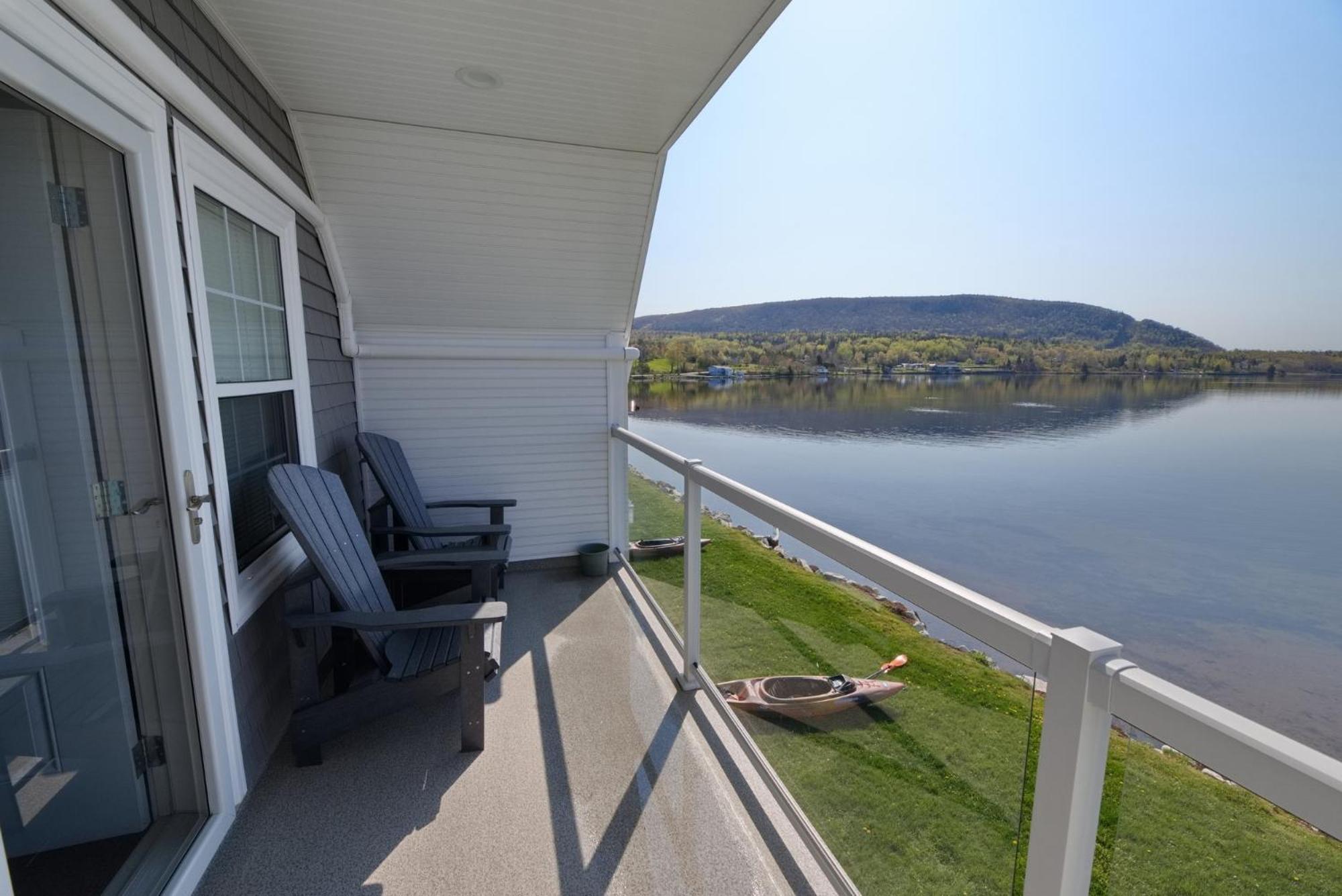 Keltic Quay Cottages & Bayfront Lodge Whycocomagh Bagian luar foto