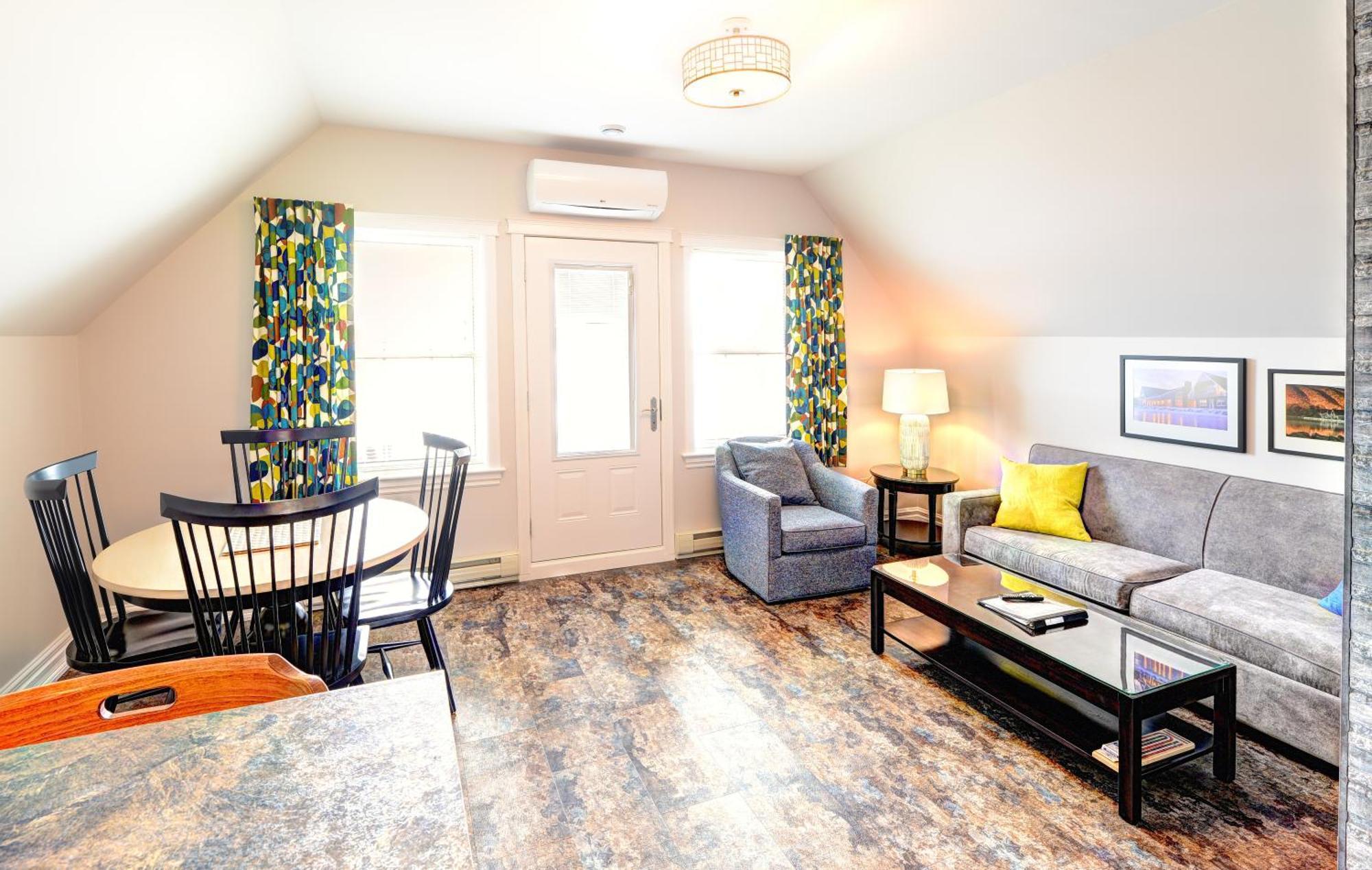 Keltic Quay Cottages & Bayfront Lodge Whycocomagh Bagian luar foto