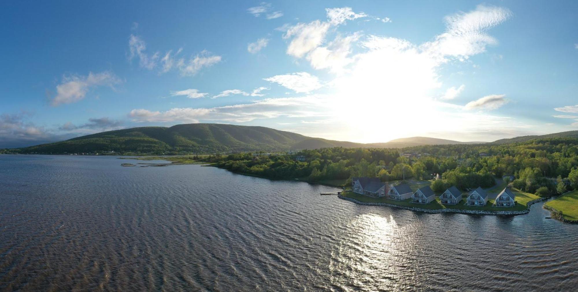 Keltic Quay Cottages & Bayfront Lodge Whycocomagh Bagian luar foto