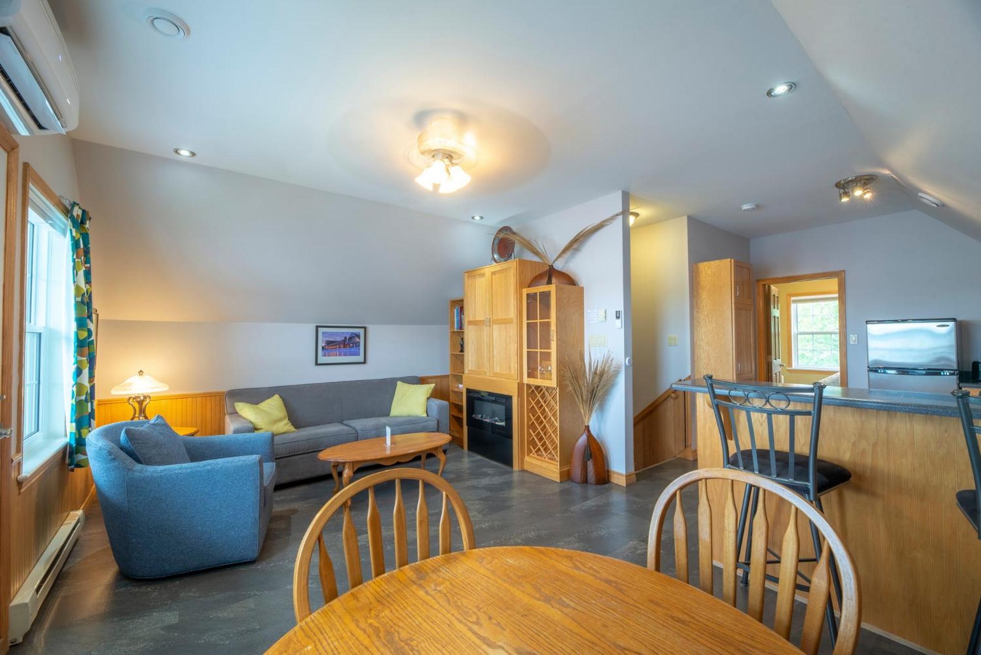 Keltic Quay Cottages & Bayfront Lodge Whycocomagh Bagian luar foto