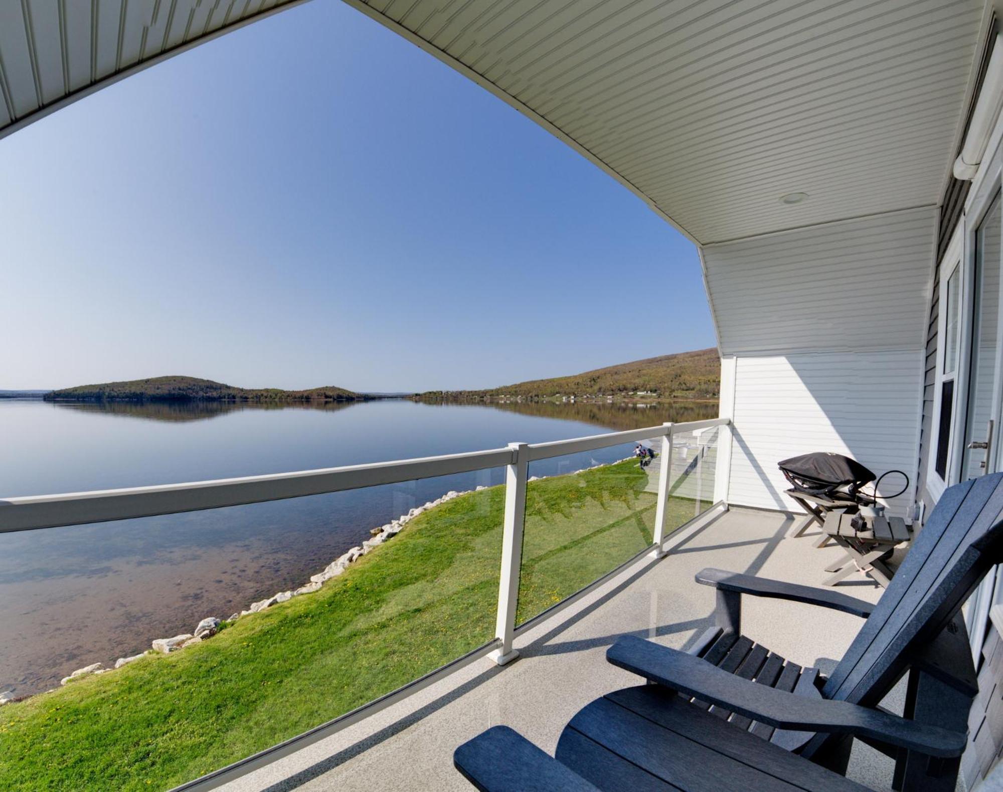 Keltic Quay Cottages & Bayfront Lodge Whycocomagh Bagian luar foto