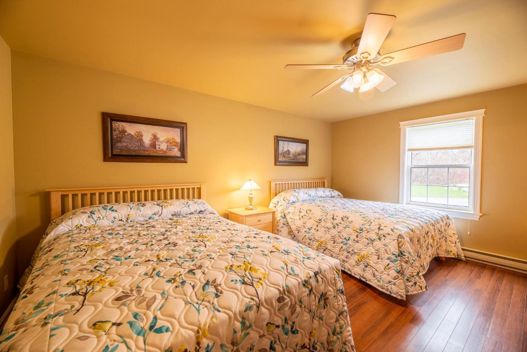 Keltic Quay Cottages & Bayfront Lodge Whycocomagh Bagian luar foto
