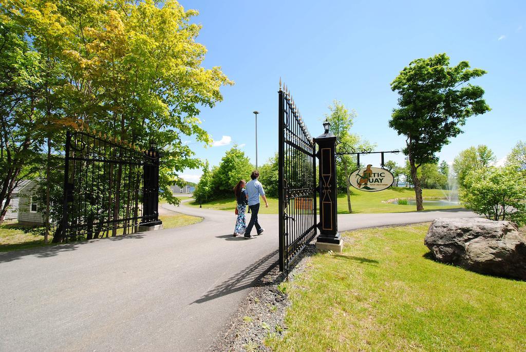 Keltic Quay Cottages & Bayfront Lodge Whycocomagh Bagian luar foto