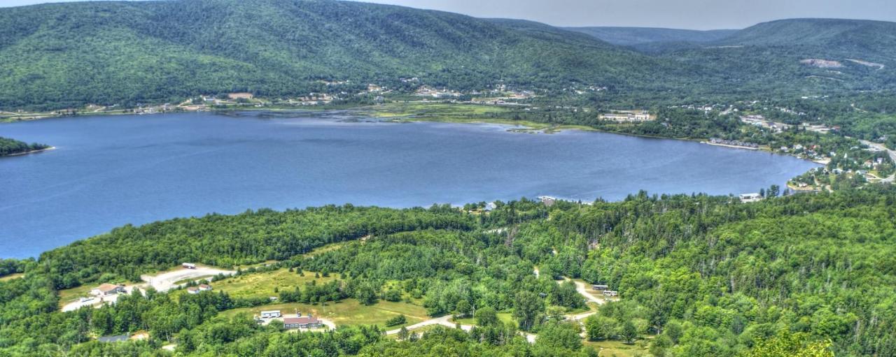 Keltic Quay Cottages & Bayfront Lodge Whycocomagh Bagian luar foto
